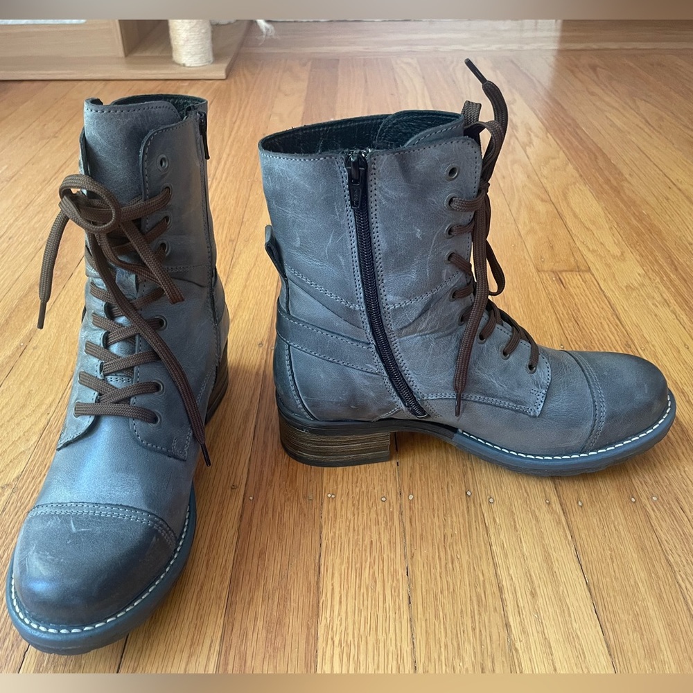 Taos Crave boots in steel